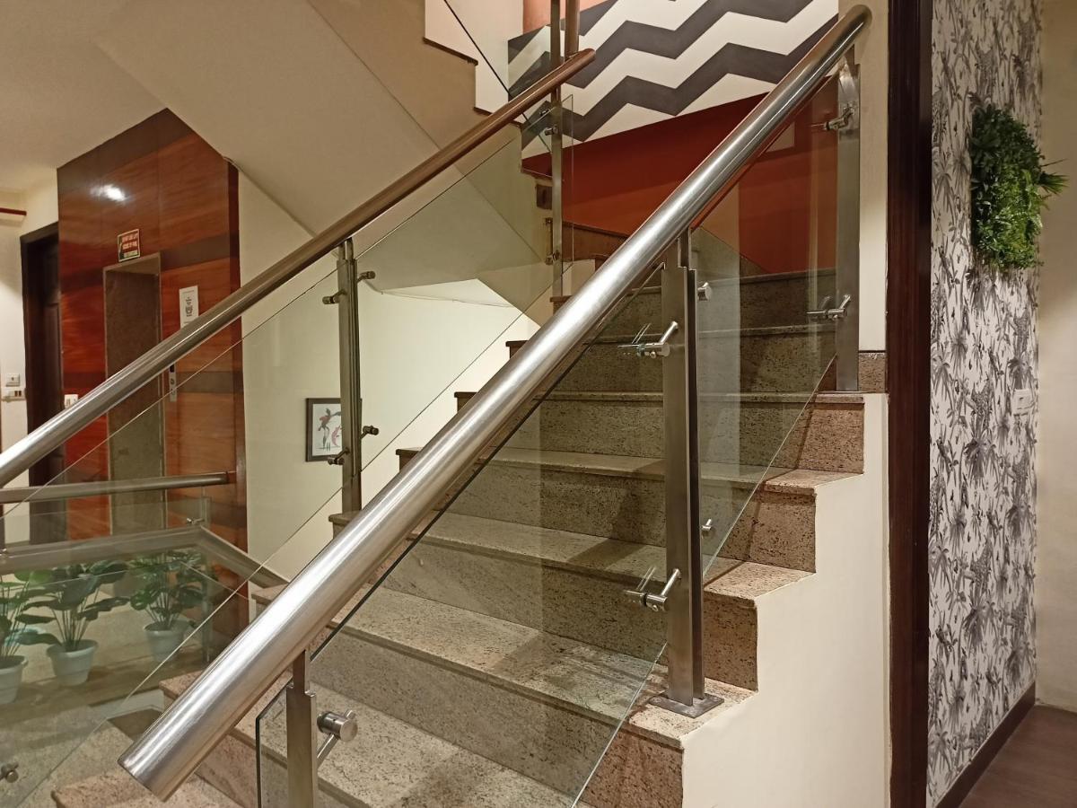 Cosy Grand, Chanakyapuri By The Cosy Hotels New Delhi Luaran gambar