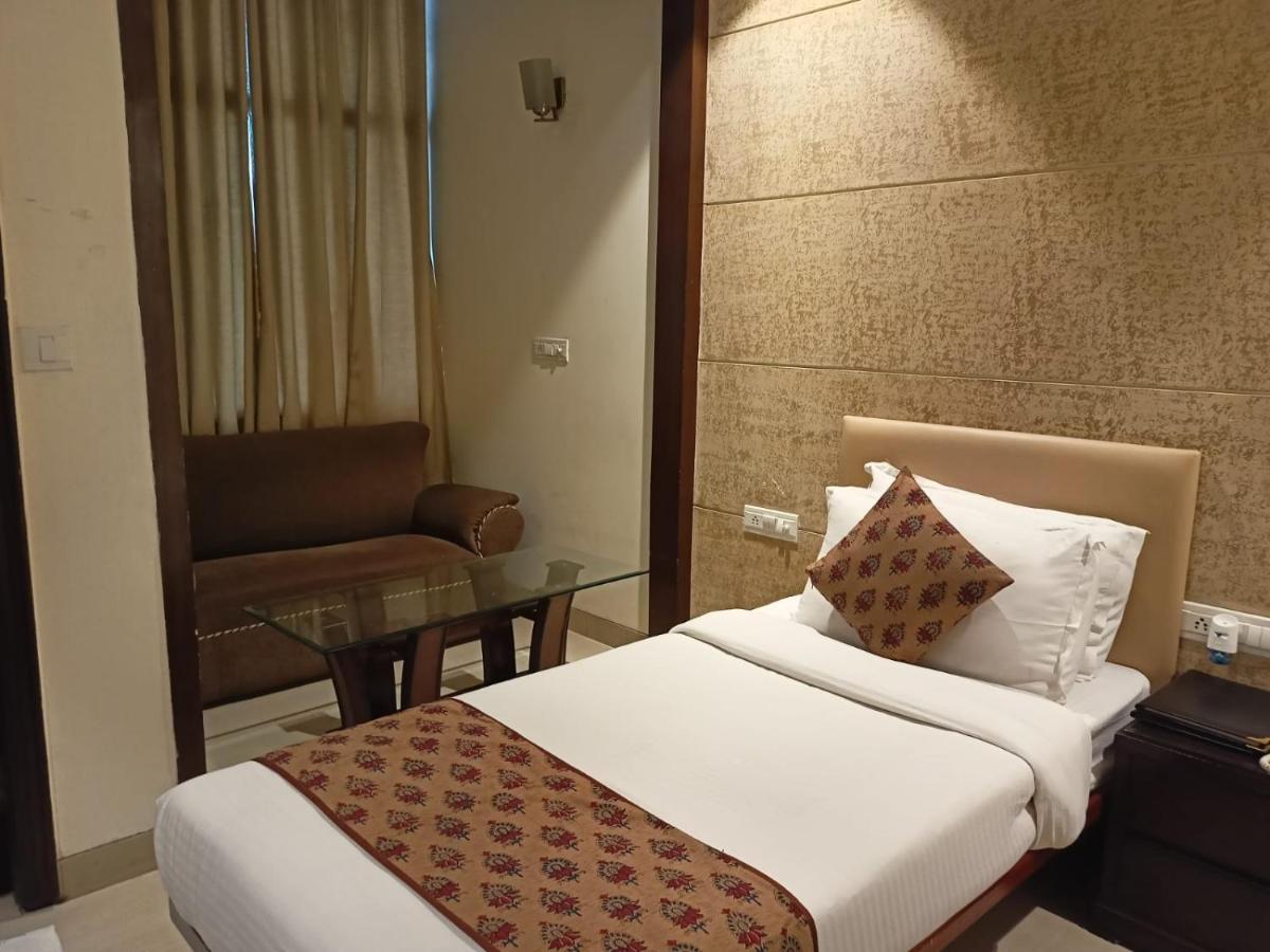 Cosy Grand, Chanakyapuri By The Cosy Hotels New Delhi Luaran gambar