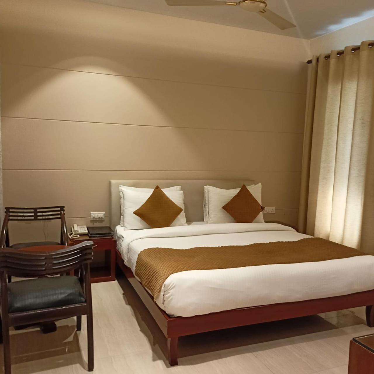 Cosy Grand, Chanakyapuri By The Cosy Hotels New Delhi Luaran gambar