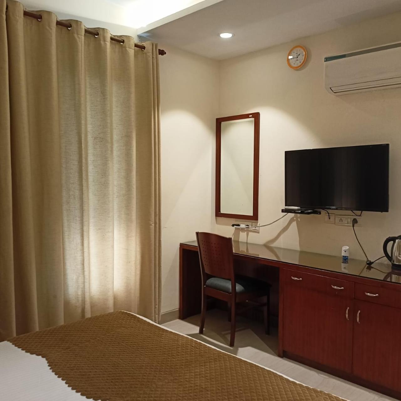 Cosy Grand, Chanakyapuri By The Cosy Hotels New Delhi Luaran gambar