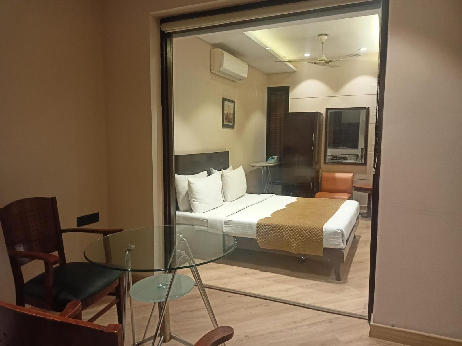 Cosy Grand, Chanakyapuri By The Cosy Hotels New Delhi Luaran gambar